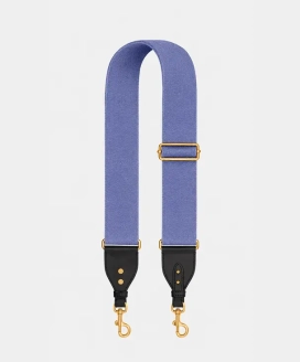 Bandoulière de sac en sangle tissée bleu lavande, embouts cuir noir et mousquetons dorés — Maison Satab
